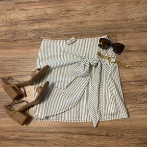NWT Vestique Size Large White Striped Mini Skirt